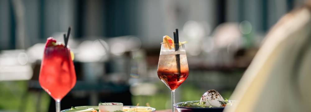 Restaurants in Gstaad: Bar beim PISCINE  