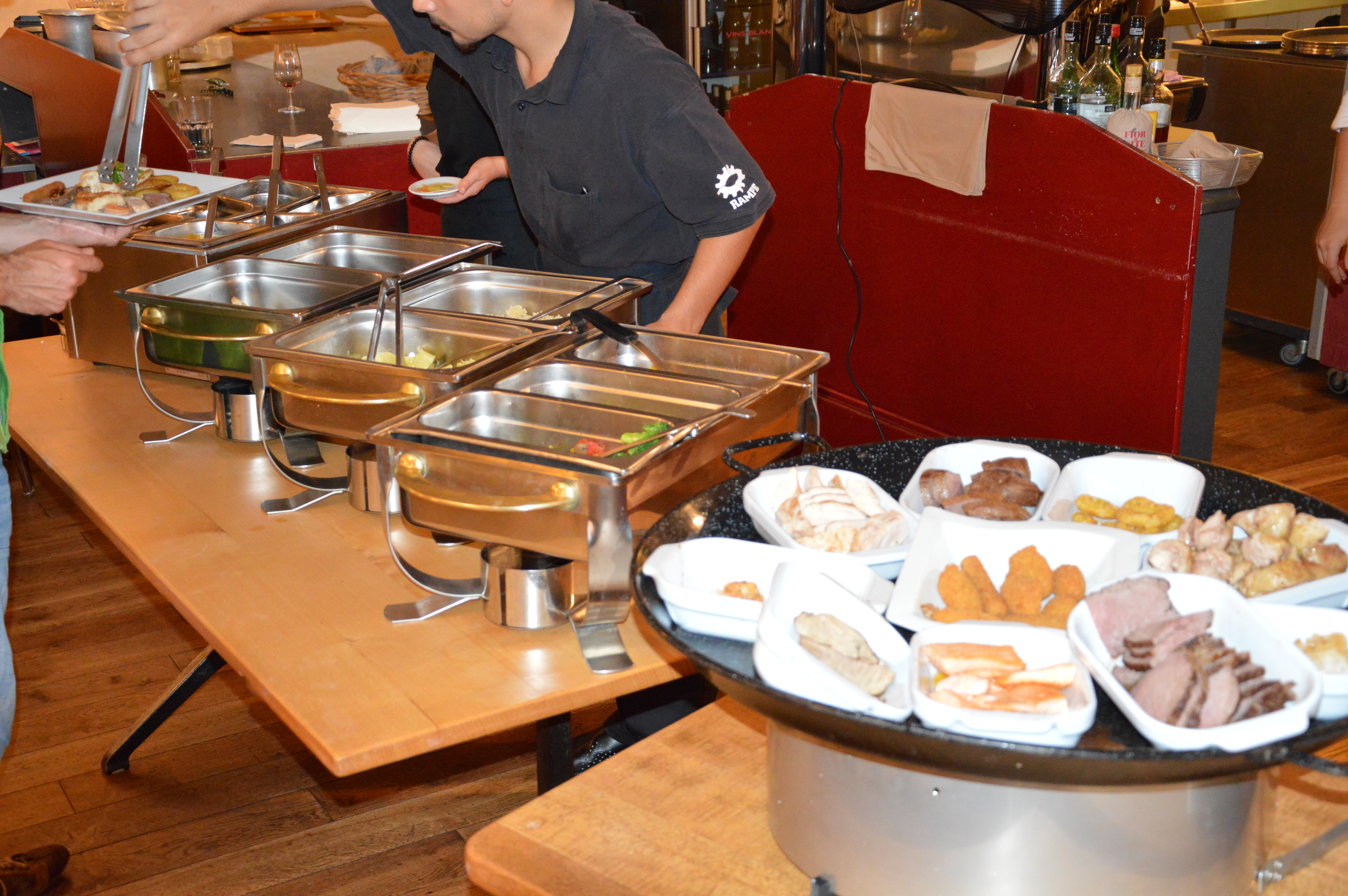 Schlemmerbuffet mit 'Palomita' Steel Band