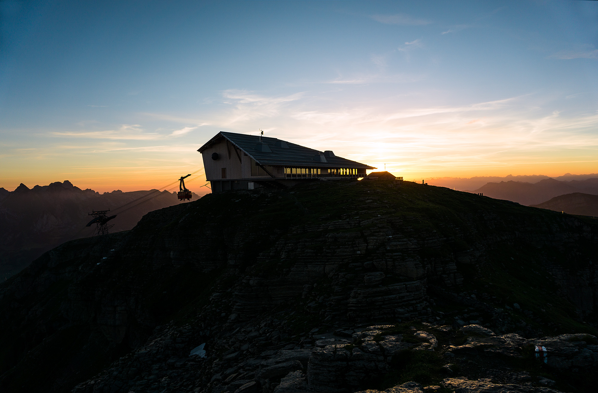 Sonnenaufgang auf dem Gipfel Chäserrugg