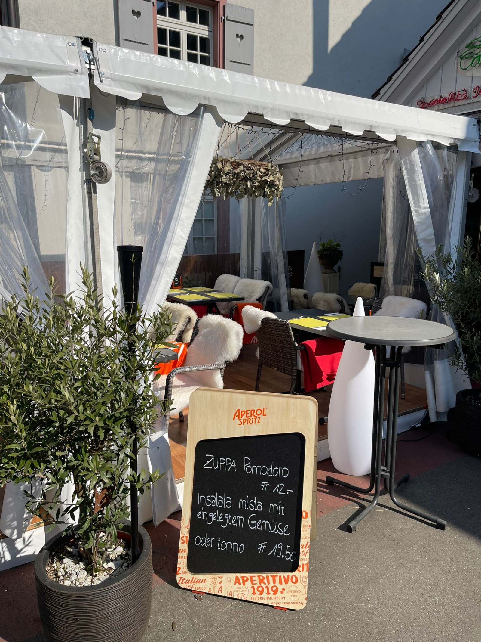 Carbone Caffè-Bar e Locanda in Oberwil, Foto 2