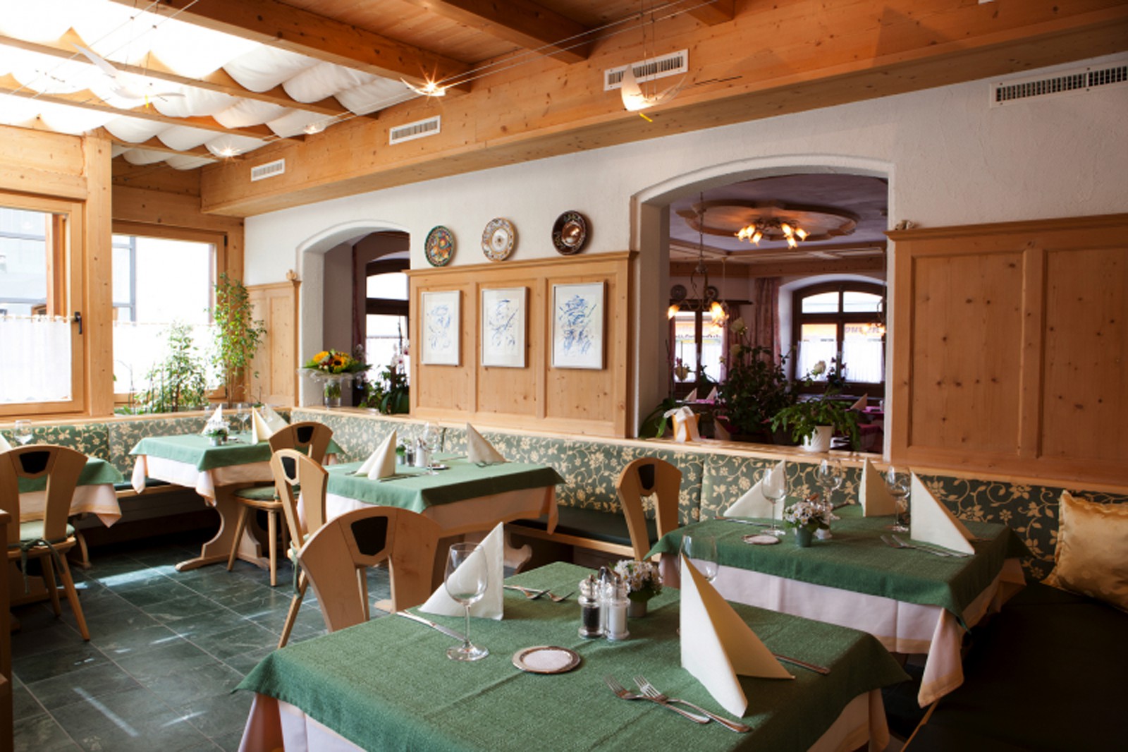 Hotel Restaurant Astras in Scuol, Foto 1