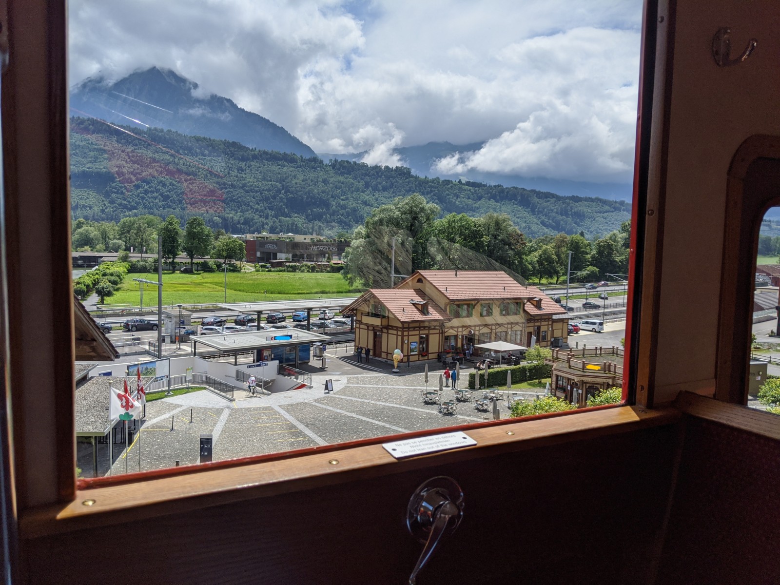 Gleis Drei Bistro[nomie] in Alpnachstad, Foto 3