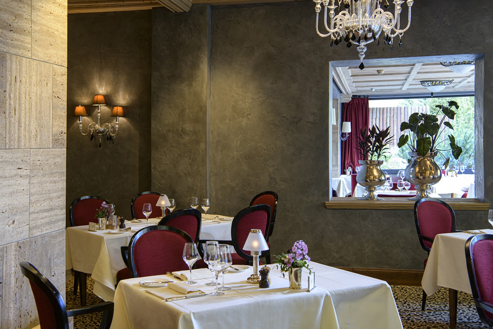 Le Grand Restaurant & La Grande Terrasse in Gstaad, Foto 2