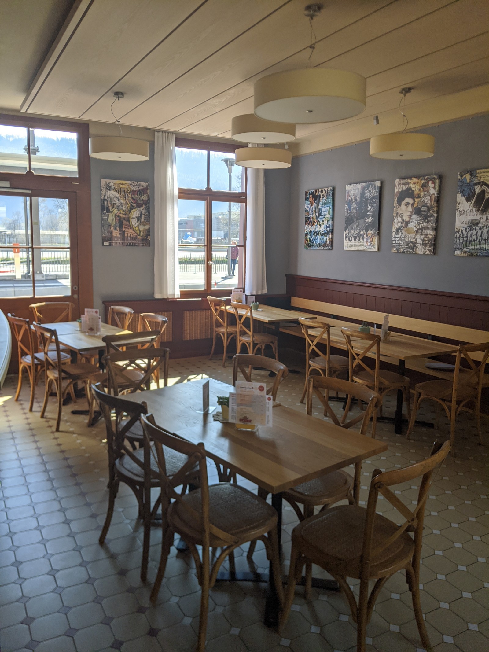 Gleis Drei Bistro[nomie] in Alpnachstad, Foto 2