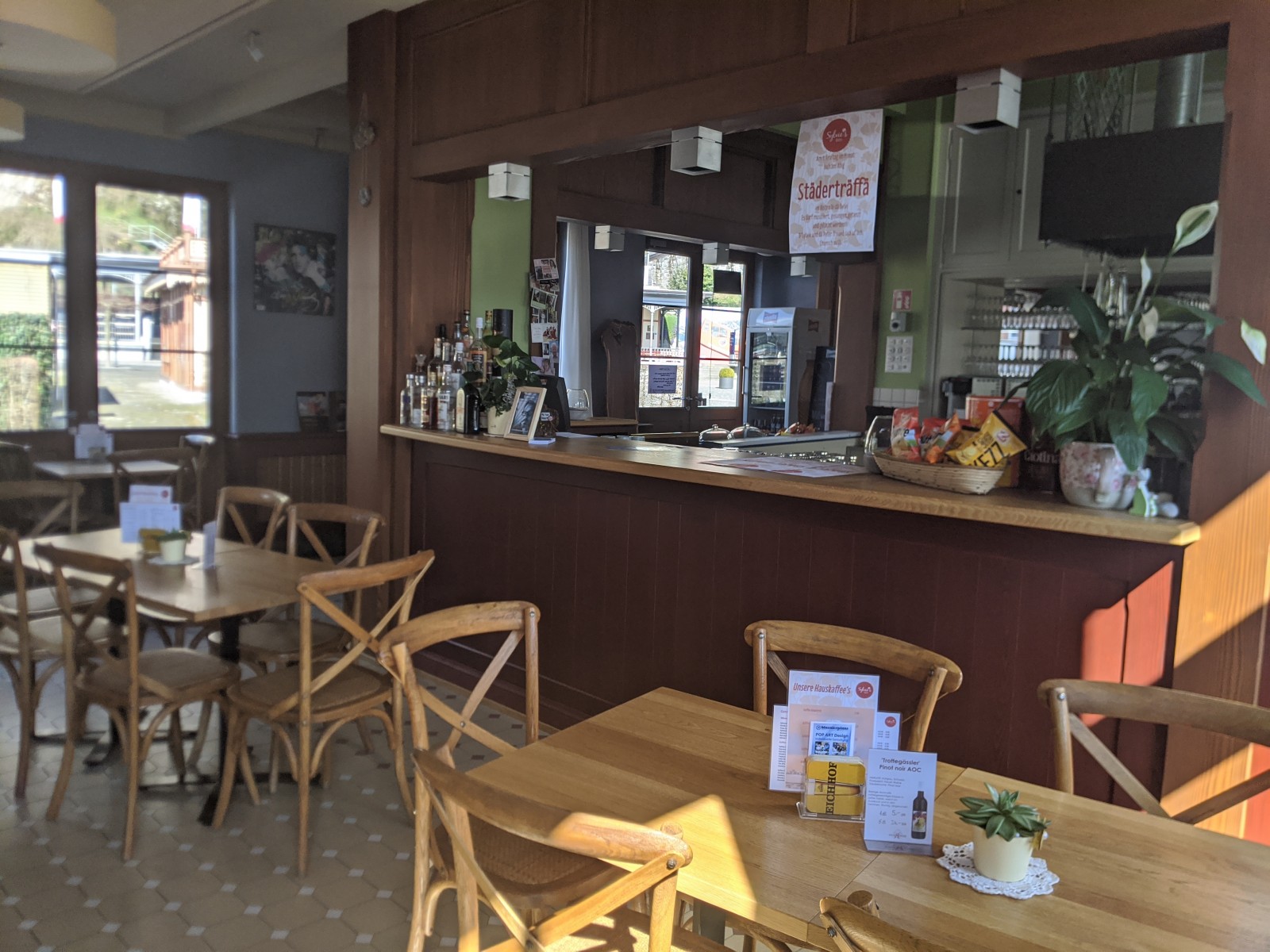 Gleis Drei Bistro[nomie] in Alpnachstad, Foto 1
