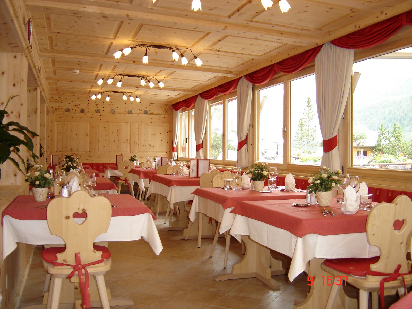Hotel Restaurant Astras in Scuol, Foto 7